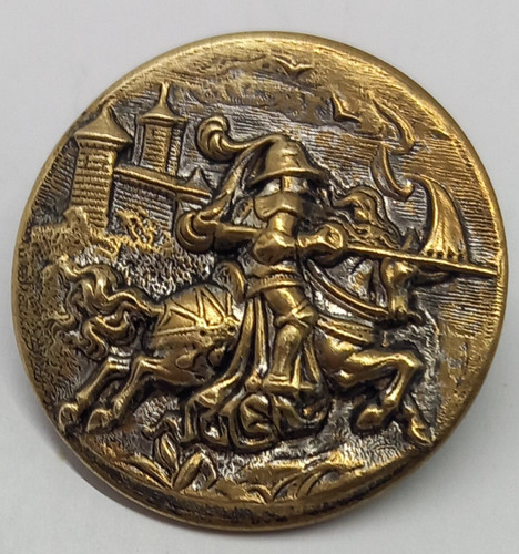 Grand bouton ancien de - ,