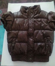 BLOUSON/DOUDOUNE FILLE NEUVE SANS MANCHES DE MARQUE "OKAÏDI" TAILLE 6 ANS.