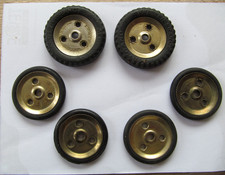 6 ROUES de Voiture , 2  avec pneus caoutchouc Meccano dia. 38 mm+ 4 avec bandage