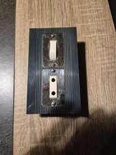 Un S.A et une Prise 2 P avec habillage Railux Noir & inox Chambord Legrand