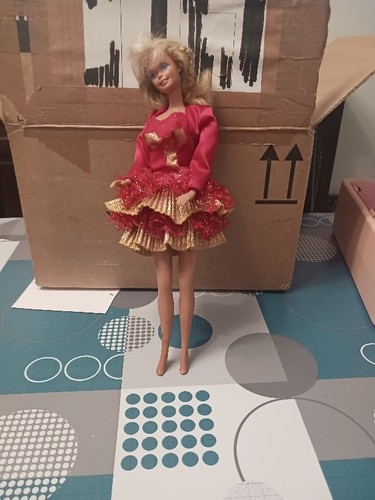 Vends poupee barbie - , tenue
