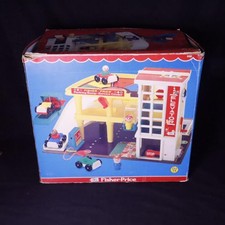 Garage complet Fisher Price, n° 930 jouets et figurines vintage. boîte...