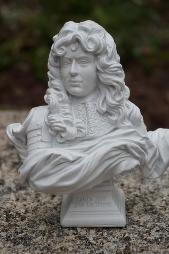 Re0048 figurine sculpture - ,