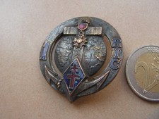 insigne   1er  ric attache cassée  arthus bertrand     ( classeur 11)