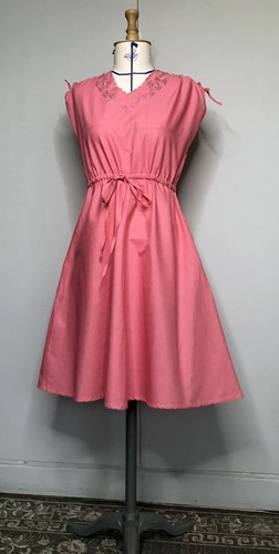 Robe évasée sans manches