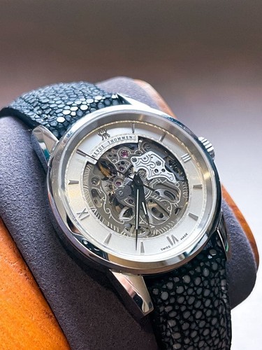 Montre squelette automatique