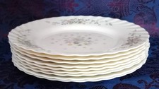 ARCOPAL * GUIRLANDE FLEURS en relief * 9 assiettes plates diam 24,5cm vintage -A