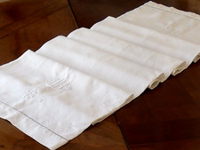 ancienne taie de traversin blanche en lin brodée "D B "