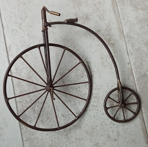 Ancien vélo grand - vélo, bi