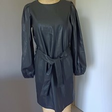 GINA TRICOT Robe noire simili