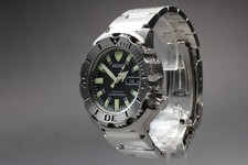 *Presque comme neuve* montre