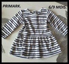 Jolie robe rayure volant T: 6-9 Mois