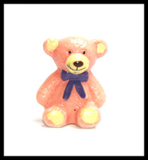 FÈVE RÉCENTE D'UN OURS SYMPATHIQUE "DOUDOU OU PELUCHE" ANNÉE 2025, BRILLANTE. P