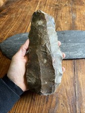 Archéologie & Biface & Livre