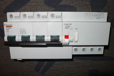 DISJONCTEUR DIFFERENTIEL TETRA 4POLE 100A 300mA COURBE D, MERLIN GERIN 100AMPERE