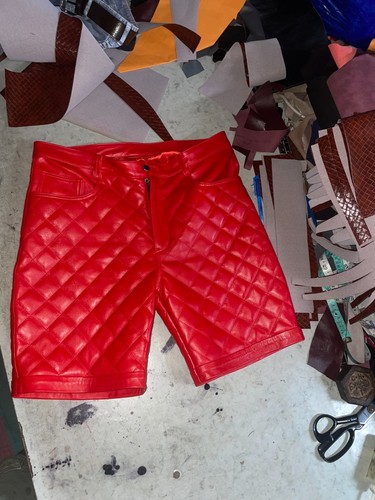 Short cuir matelassé rouge - en,