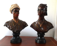 Bustes couple oriental en plâtre polychrome numérotés sur pied douche début XXe