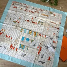 Foulard Hermès en soie Carré