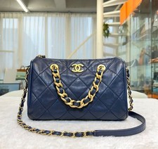 CHANEL Sac Boston en cuir