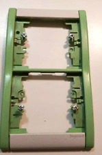 85031 PLAQUE enjoliveur double verticale LEGRAND SAGANE Silex Celadon Vert 