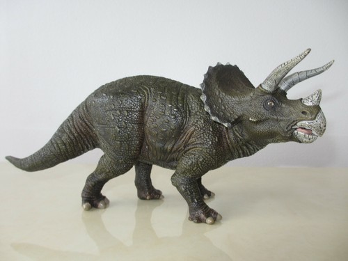 Superbe grand dinosaure - superbe,