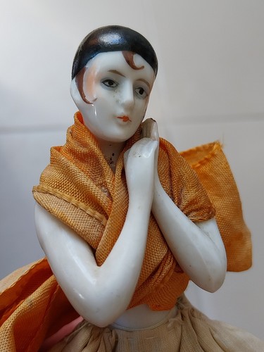 Demi figurine porcelaine - demi,