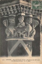 Angers - Musée Ancien évêché - Tentes de fête - Un marionnettiste - Pointe les oreilles