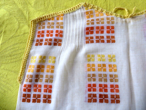 Ancienne robe enfant cousue - ,