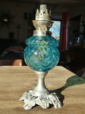 lampe à pétrole sur pied