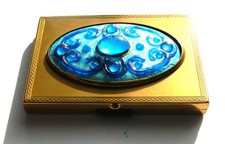 joli poudrier vintage