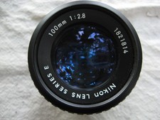 Nikon Nikkor 100 mm f 2,8 AI Série E : petit téléobjectif argentique, léger.
