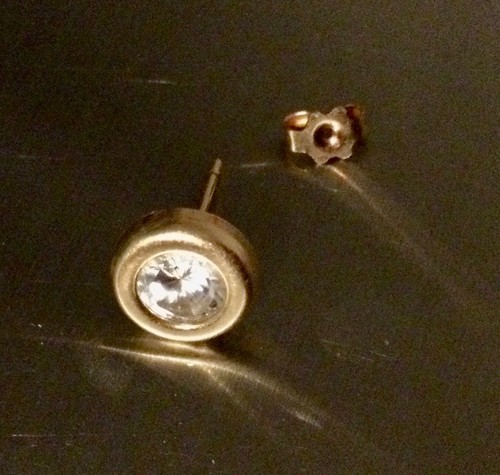 Seule boucle oreille en - seule, d’oreille