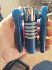 un flacon rechargeable jean