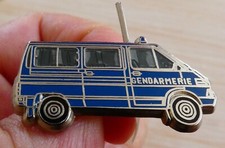 PIN'S VOITURE RENAULT TRAFIC GENDARMERIE 1980 ZAMAC BALLARD