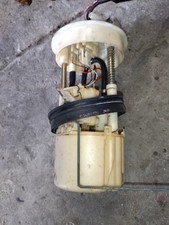 pompe à essence Fiat Punto 1, 0 975 176 9903 / 7752900