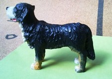 Petite figurine chien en résine "bouvier bernois"