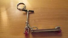 grand porte clé pliant trottinette Skate Scooter 10 cm Long / 8 cm haut