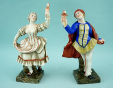 Paire masques en porcelaine