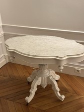 Meuble Louis XV Blanc Patiné et marbre  – Élégance et Artisanat d’Époque