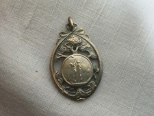 médaille récompense  sportive basket ball métal argenté année 1920