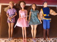 4 poupées barbie dont 1 garçon disney