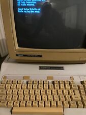 tandy 1000 ex bonne état, jaunie avec le temps ….