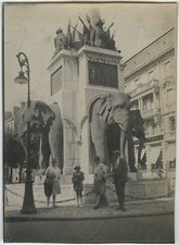 PHOTO ANCIENNE - VINTAGE SNAPSHOT - STATUE FONTAINE ÉLÉPHANT MONUMENT CHAMBERY