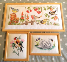 Vintage Tableaux Point de Croix Oiseaux, Cygne Brodés Encadrés Art Mur Lot 3