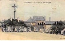 53-SAN59540-L'HUISSERIE.Le Calvaire et le Presbytère