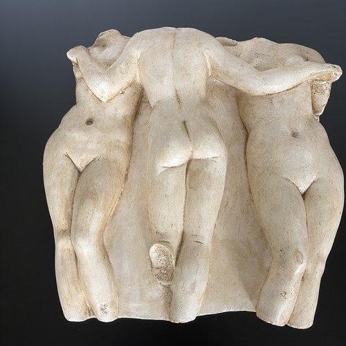 Grand moulage bas - relief, les