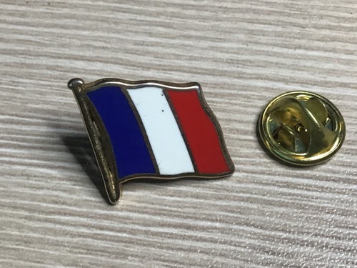 Pins drapeau memorial caen - ,