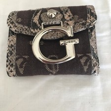 Porte Feuille Ou Carte Guess