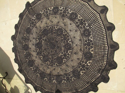 Nappe ronde ancienne - , crochet