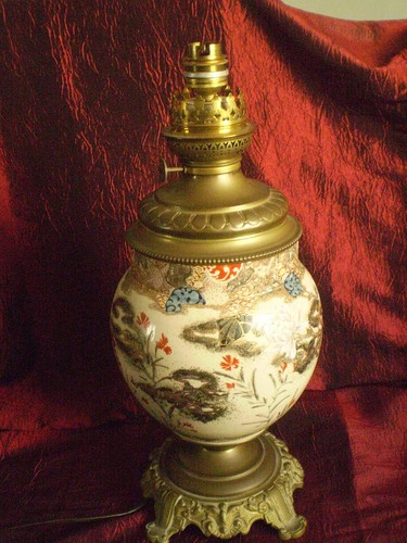 Ancienne lampe pétrole en - à,